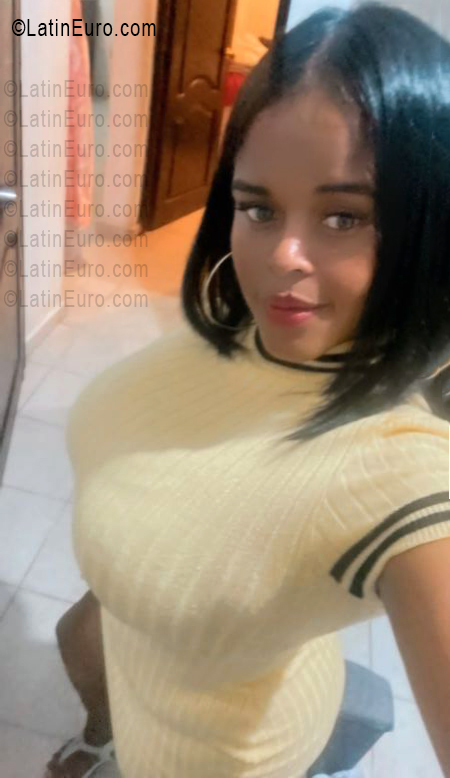 Date this tall Dominican Republic girl Yennifer from Santo Domingo DO55880