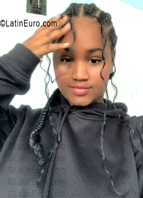 Date this delightful Dominican Republic girl Hillarys from Moca DO55887