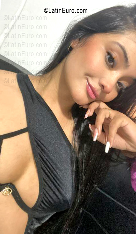 Date this nice looking Colombia girl Yurli from Bucaramanga CO33574