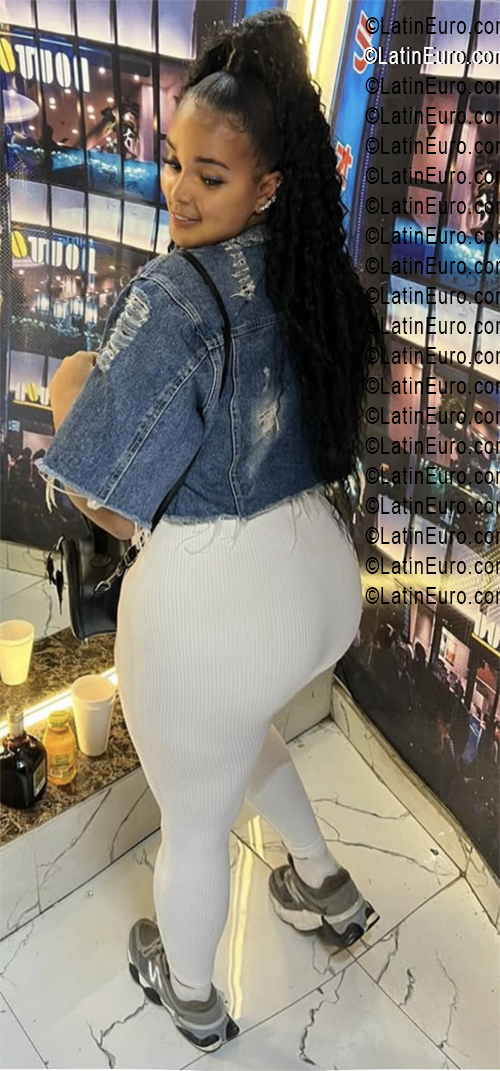 Date this hard body Dominican Republic girl Darela from Santo Domingo DO55905