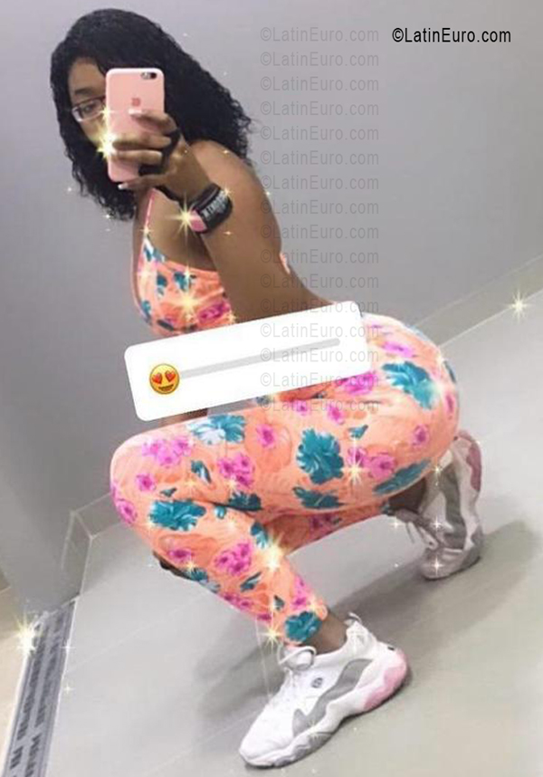 Date this delightful Colombia girl Tivi from Medellin CO33592