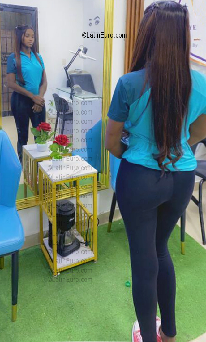 Date this hard body Dominican Republic girl Chik1994 from Santo Domingo DO55928