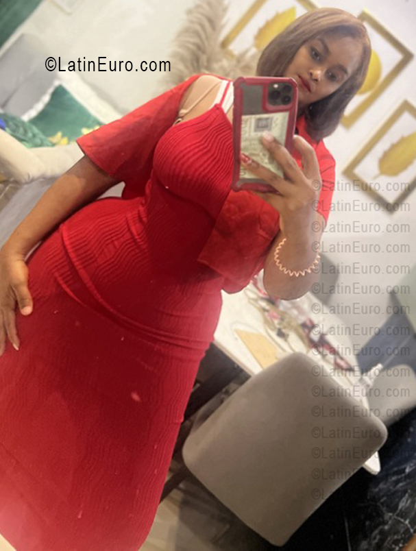 Date this athletic Dominican Republic girl Kenia from Santo Domingo DO55986