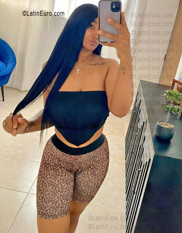 Date this attractive Dominican Republic girl Debie from Santiago DO56026