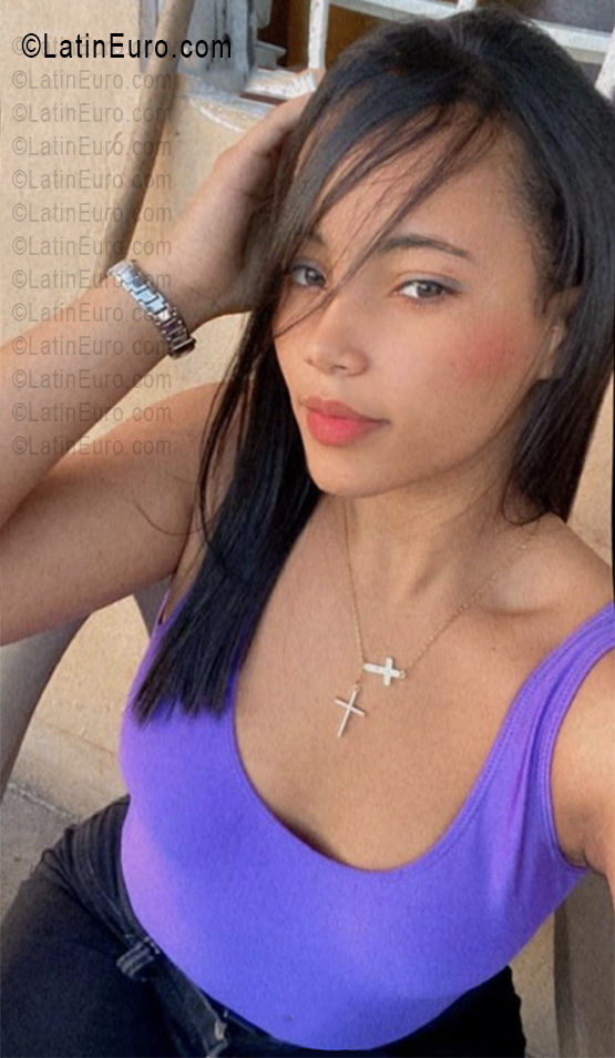 Date this lovely Dominican Republic girl Jesilyn from Santo Domingo DO56041