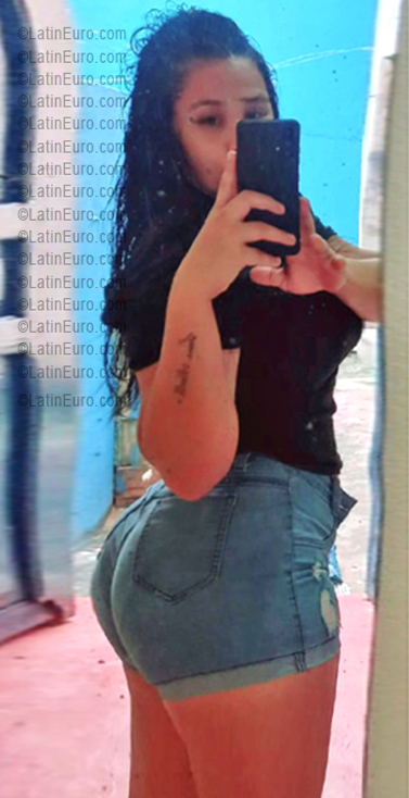 Date this nice looking Brazil girl Gricel from Manaus BR12409