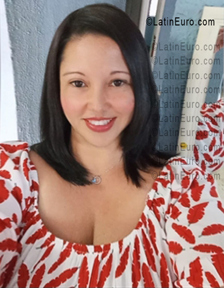 Date this good-looking Panama girl Rosario from Panama PA1427