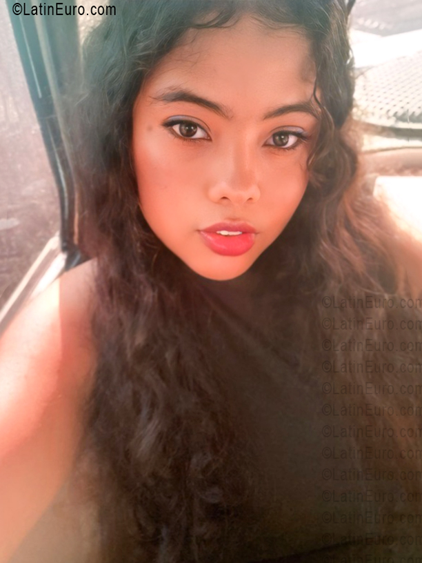 Date this foxy Dominican Republic girl Madeline from Banica DO56093