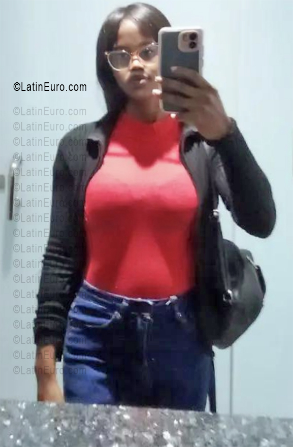 Date this good-looking Dominican Republic girl Neyi from Azua DO56104