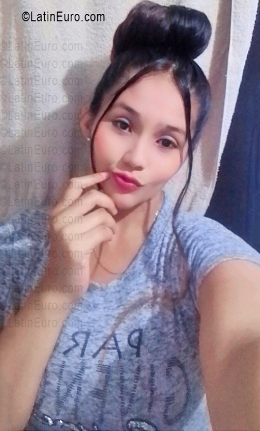 Date this voluptuous Venezuela girl Albanys from Caracas VE5440