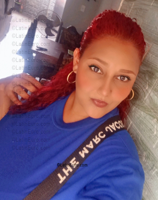 Date this nice looking Venezuela girl YORLENYS from Caracas VE5441