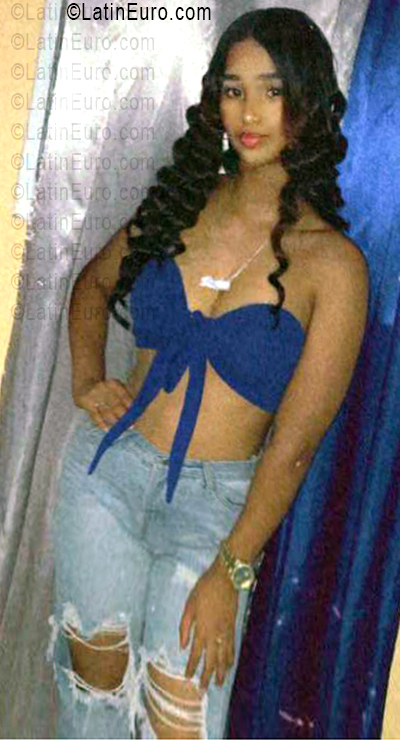 Date this lovely Dominican Republic girl Emely from Santiago DO56153