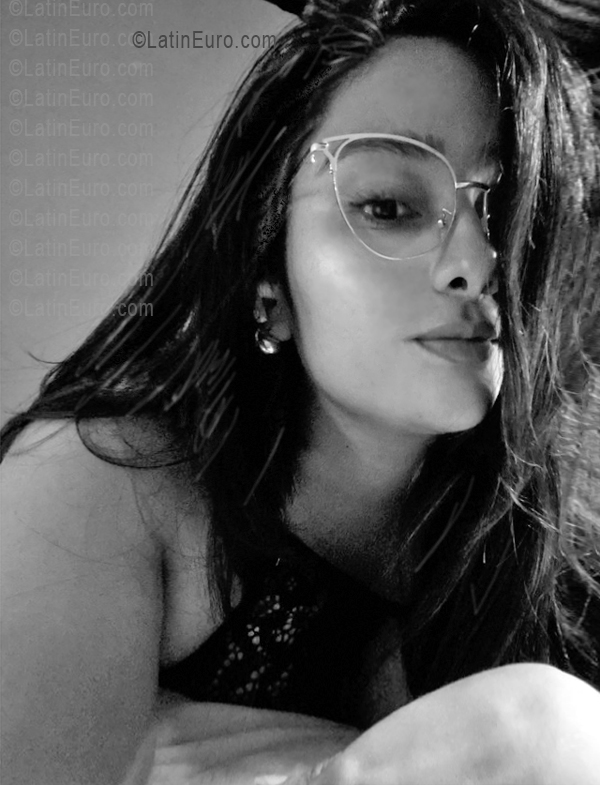 Date this sultry Nicaragua girl Xilo from Managua NI330