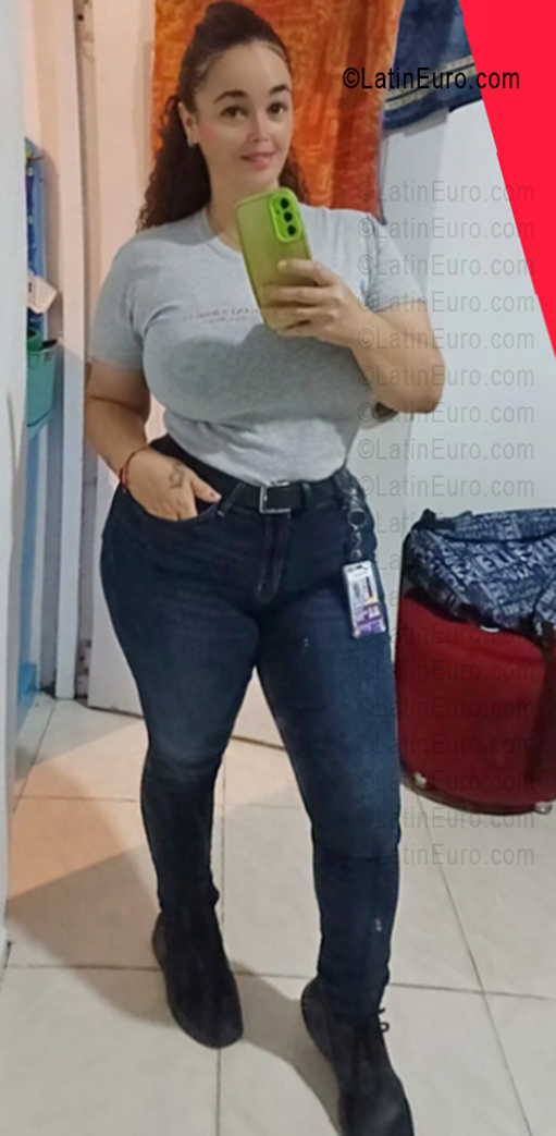 Date this good-looking Dominican Republic girl Loyda from Monsenor Nouel DO56187