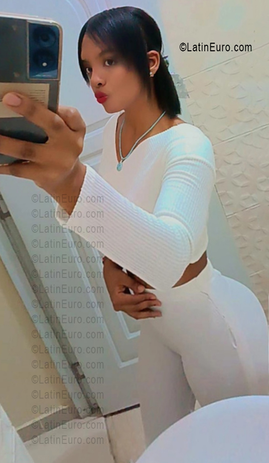 Date this hard body Dominican Republic girl Malin from Santo Domingo DO56211