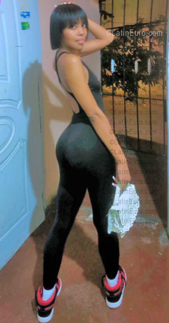 Date this foxy Dominican Republic girl Jhoa from Rep&amp;uacute;blica Dominicana DO56259