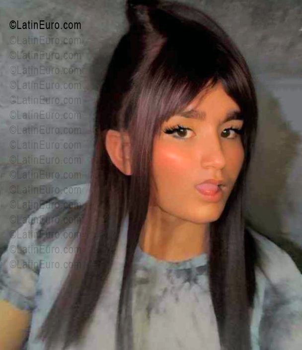 Date this happy Venezuela girl Ashley from Puerto Cabello VE5606