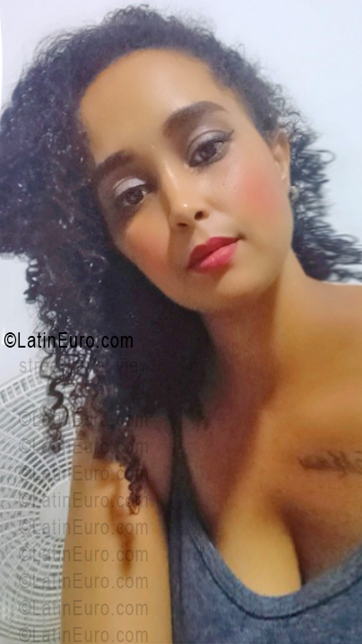 Date this foxy Colombia girl Maidely from Barranquilla CO33717
