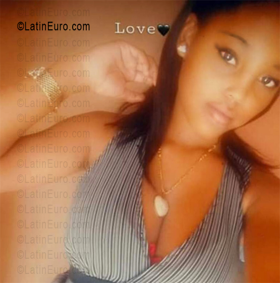 Date this cute Dominican Republic girl Vale from Higuey DO56335