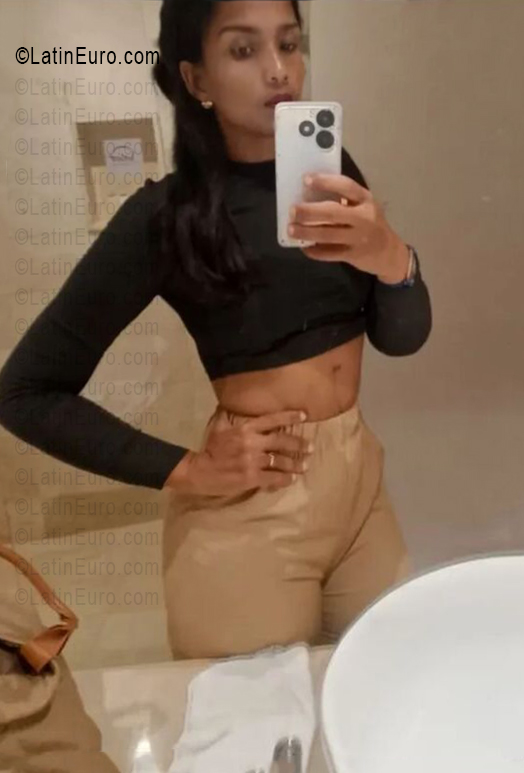 Date this beautiful Dominican Republic girl Karen from Santo Domingo DO56342