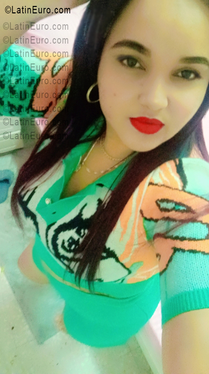 Date this nice looking Dominican Republic girl Isamar from Santiago DO56361