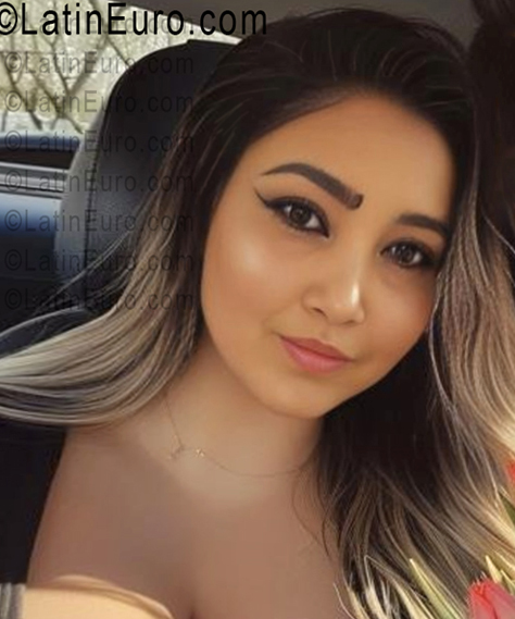 Date this delightful Colombia girl Jeniret from Bogota CO33729