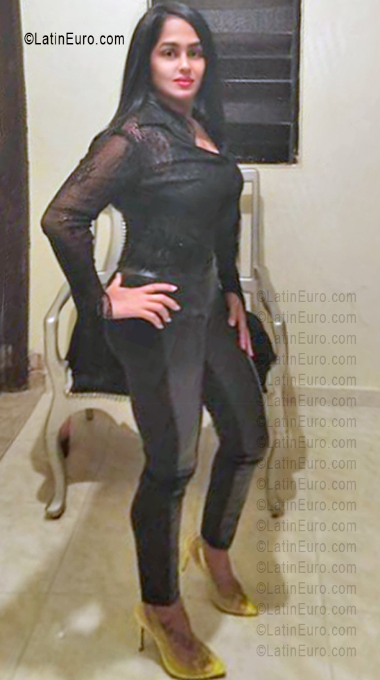 Date this hot Dominican Republic girl Angela from Santo Domingo DO56442
