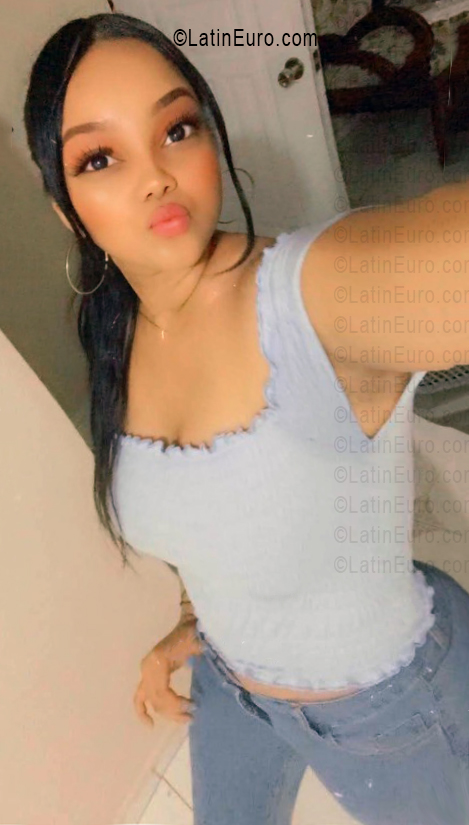Date this sultry Dominican Republic girl Camila from Santo Domingo DO56451