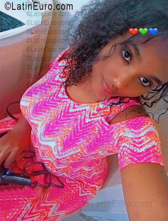 Date this gorgeous Dominican Republic girl Neiry from Santo Domingo DO56470