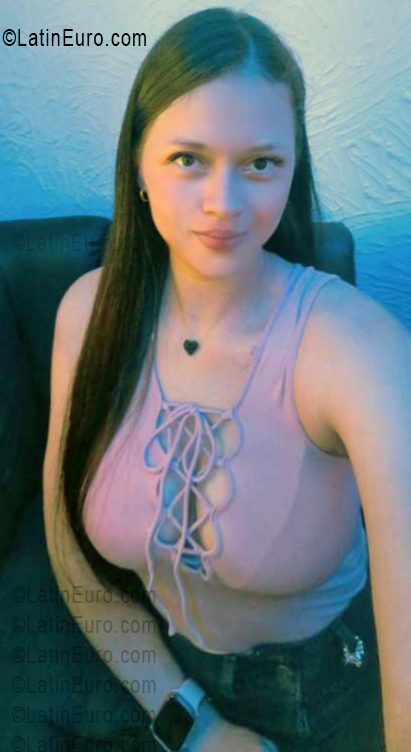 Date this happy Colombia girl Wendy from Medellin CO33752