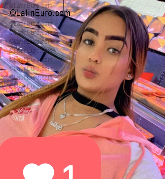 Date this athletic Dominican Republic girl Stephanie from Santo Domingo DO56511