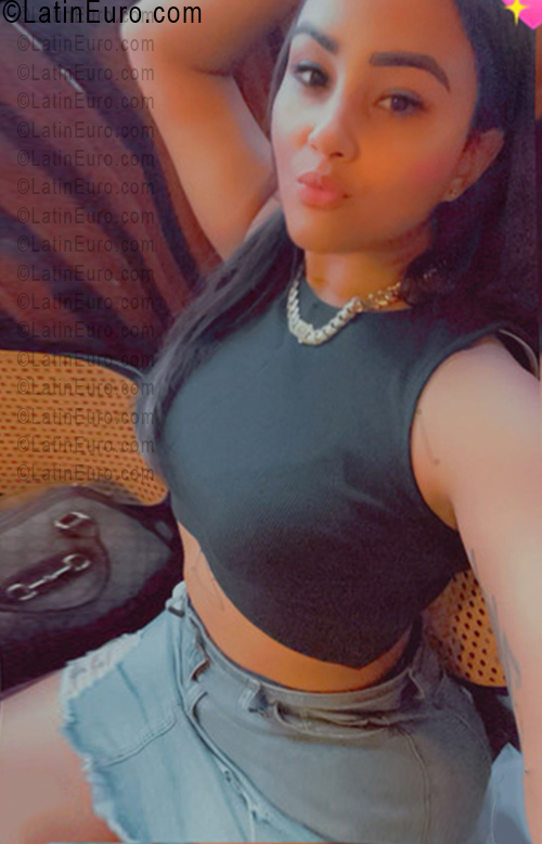 Date this pretty Dominican Republic girl Carolina from Santo Domingo DO56519