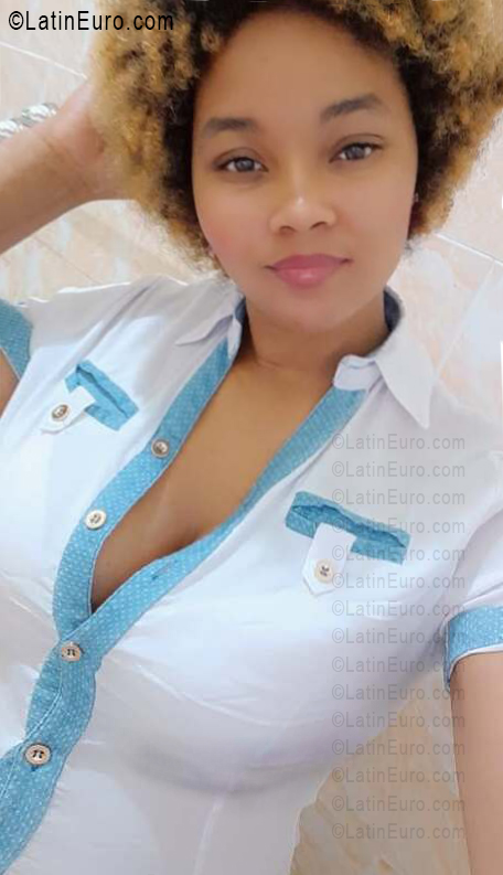 Date this lovely Dominican Republic girl Elianny from Santiago DO56521