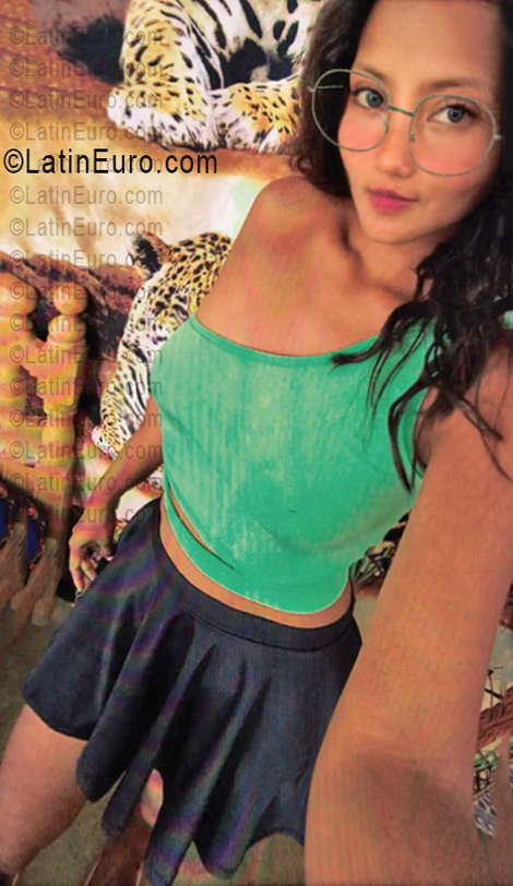Date this hot Ecuador girl Valeria from Portoviejo EC1146