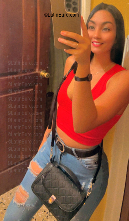 Date this hot Dominican Republic girl Nicole from Santo Domingo DO56590
