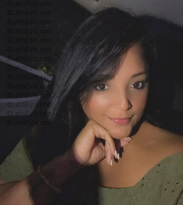 Date this hot Dominican Republic girl Yinet from Santo Domingo DO56607