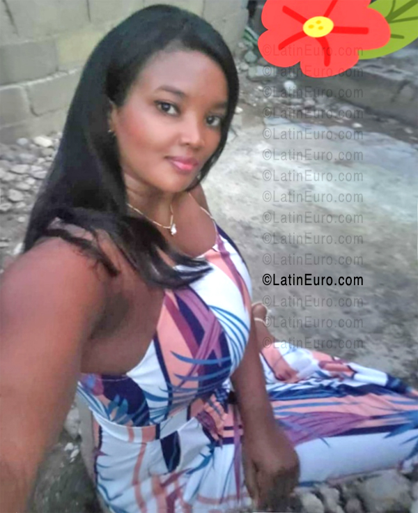Date this funny Dominican Republic girl Valeryn from Santo Domingo DO56646