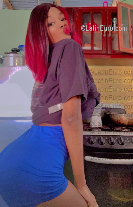 Date this pretty Dominican Republic girl Ester from Santo Domingo DO56667