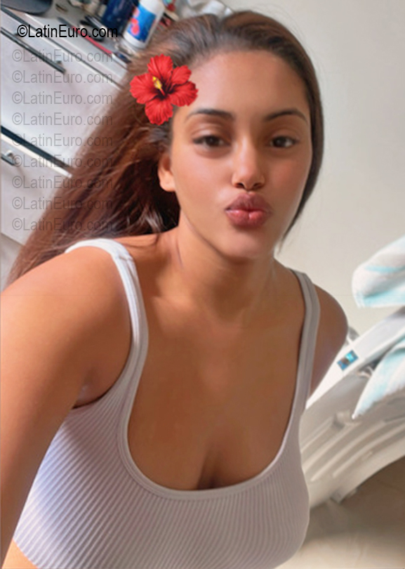 Date this passionate Dominican Republic girl Maria from Santo Domingo DO56724