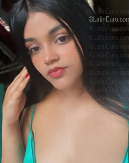 Date this gorgeous Dominican Republic girl Dairiany from Tenares DO56744