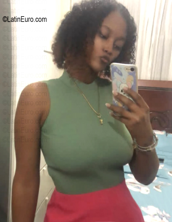 Date this exotic Dominican Republic girl Laura Mara from Santo Domingo DO56746