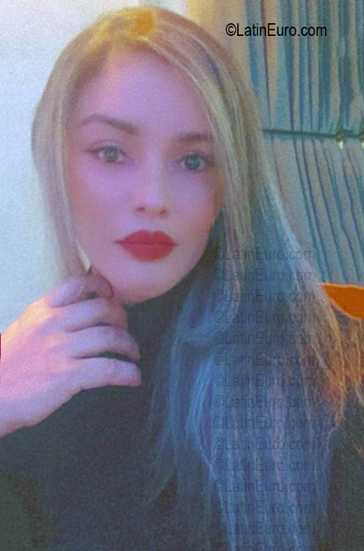 Date this foxy Brazil girl Gislaine from Goiania BR12433