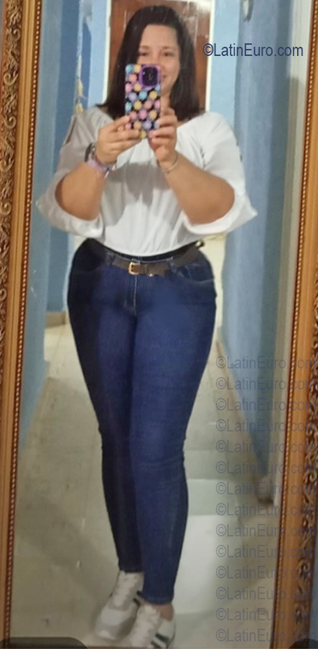 Date this nice looking Panama girl Itzel from Panama City PA1440