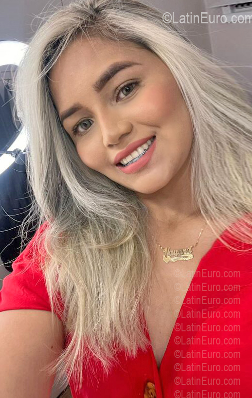 Date this nice looking Brazil girl Nayara from Manaus BR12438