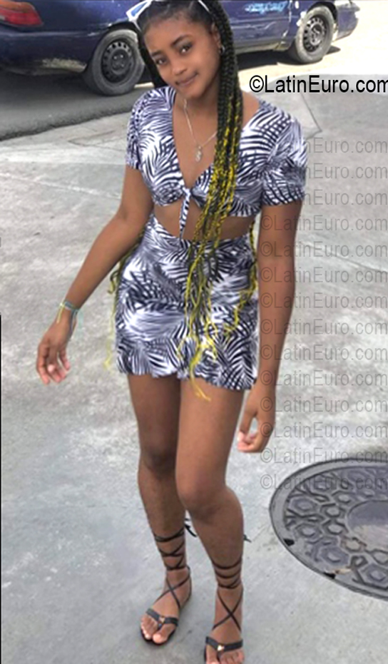 Date this passionate Dominican Republic girl Genesis from Santo Domingo DO56852