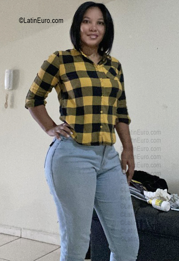 Date this delightful Dominican Republic girl Yaniris from Santiago DO56891