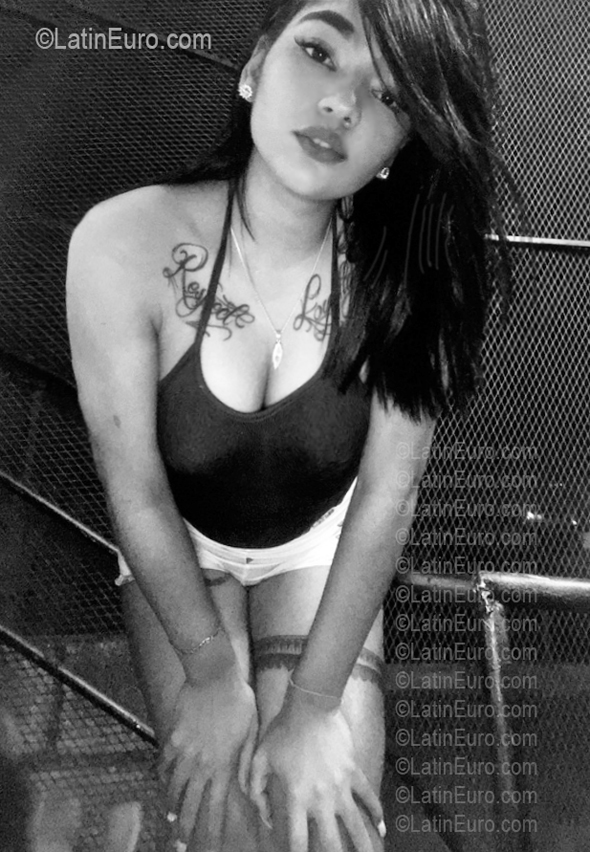 Date this foxy Dominican Republic girl Katherine from Santo Domingo DO56893