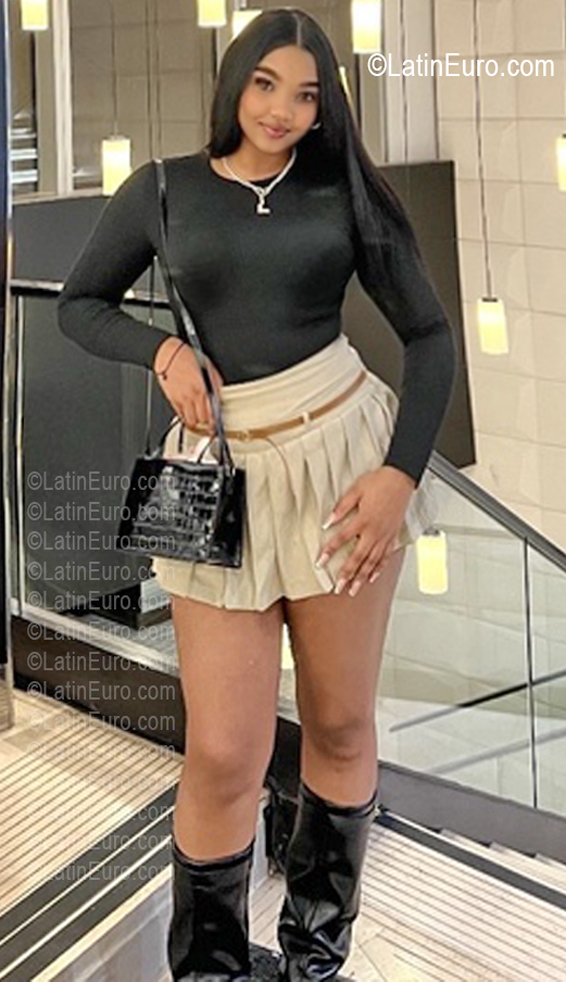 Date this happy Dominican Republic girl Lachell from Santo Domingo DO56895