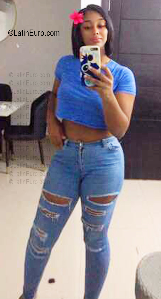 Date this lovely Dominican Republic girl Neroles from Santo Domingo DO56896