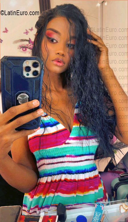 Date this sultry Dominican Republic girl Roxy from Barahona DO56911